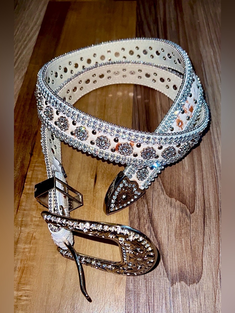 White Crystal-Embellished Western Belt with Decorative Buckle